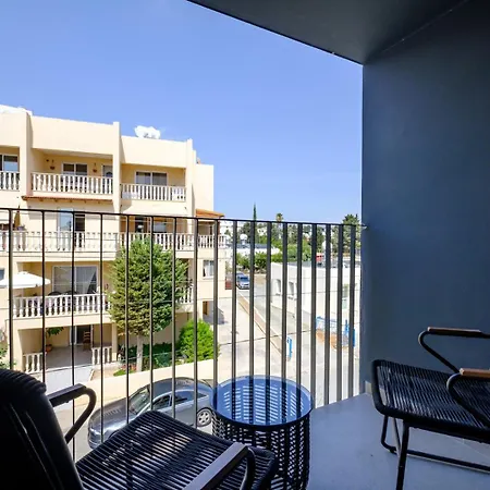 Nilea Court Xi Apartamento *